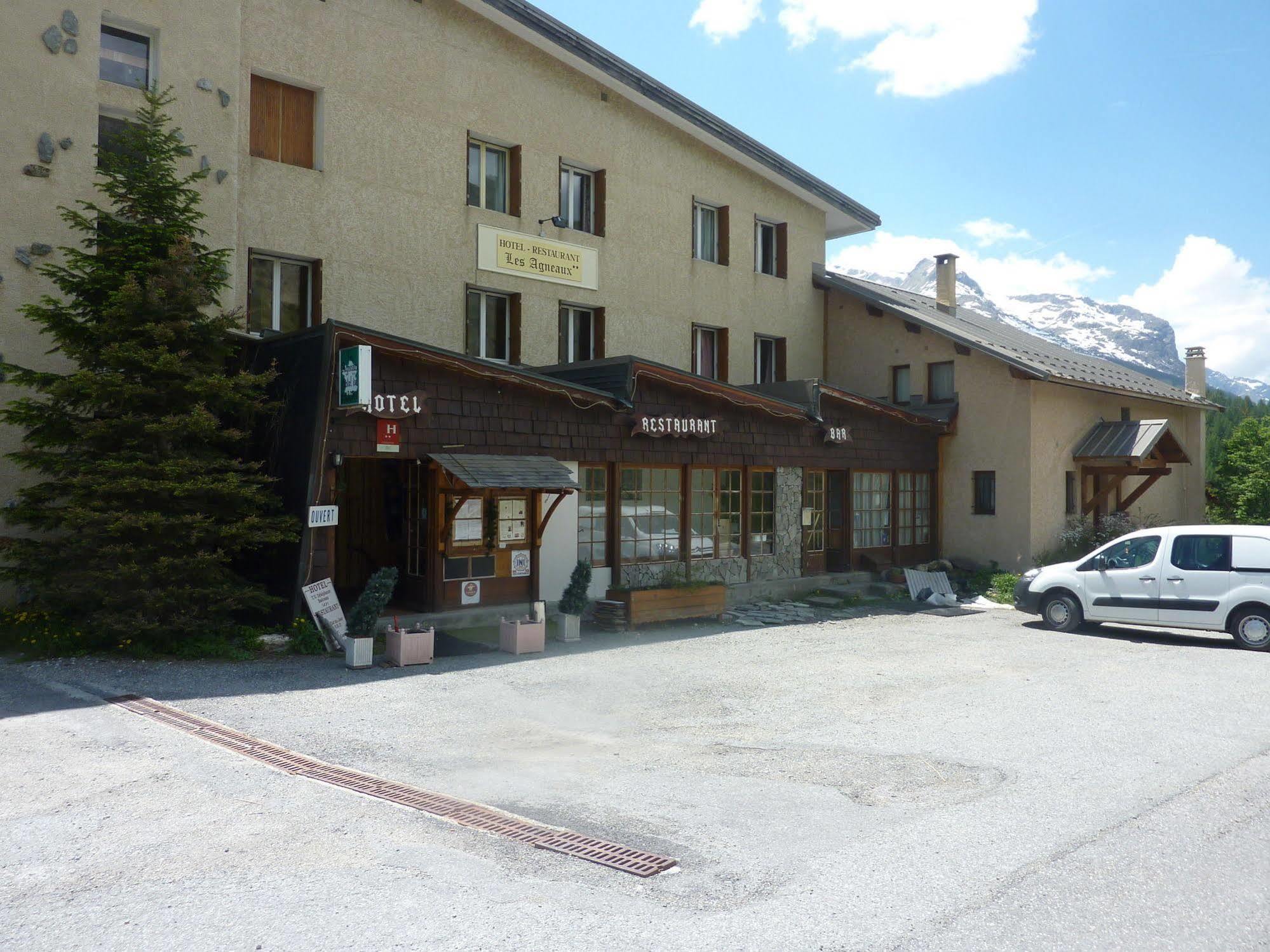 Hotel Les Agneaux Villar-dʼArène Exterior foto